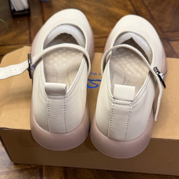 NWT QJN Mary Jane Shoes Women Flat Comfortable leather Casual Ladies beige 8 - Picture 8 of 12